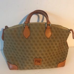 VTG DOONEY & BOURKE BEIGE AND TAN LEATHER TRIM